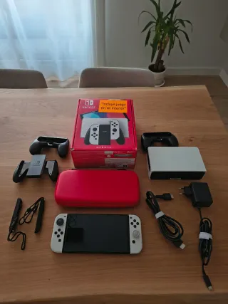 Nintendo Switch OLED bianco + 2 GIOCHI