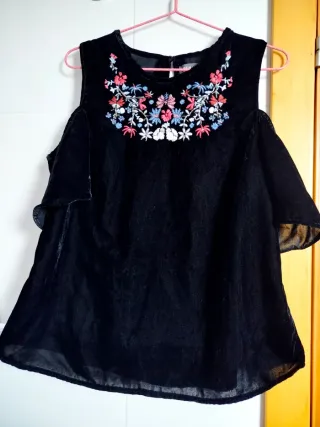 Blusa negra bordada Primark Talla L