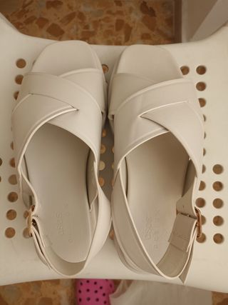 Sandali bianchi pianta larga n.40-41