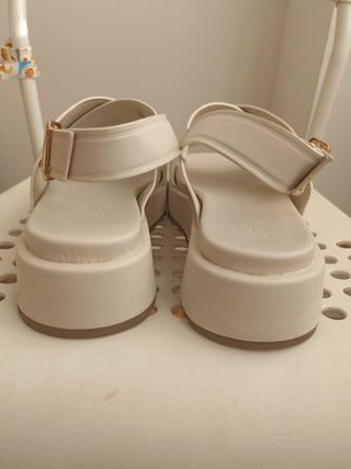 Sandali bianchi pianta larga n.40-41