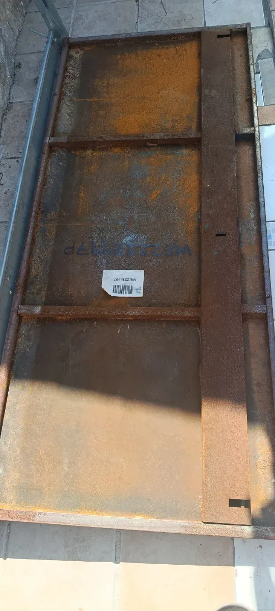 Puerta de hierro WE2218997P