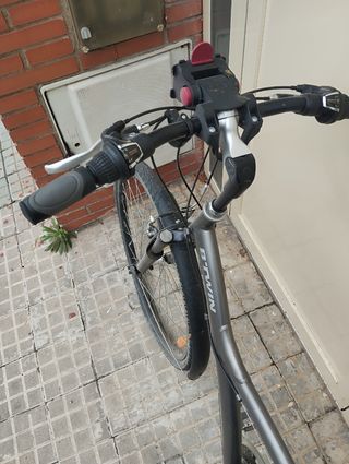 Bicicleta B-Twin Gris
