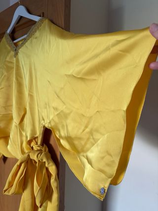 Blusa amarilla elegante talla única