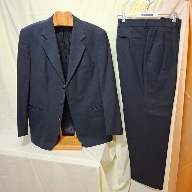 Traje de caballero gris marengo