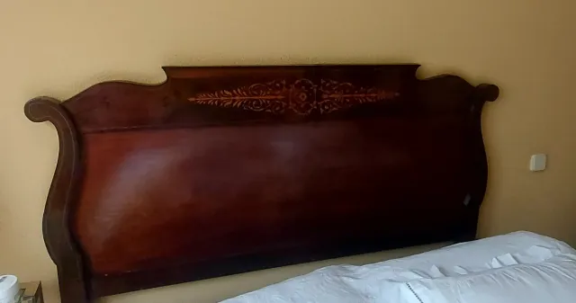 Cabecero antiguo de  marquetería, caoba y palosant