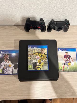 Consola PS4 + 3 Juegos FIFA
