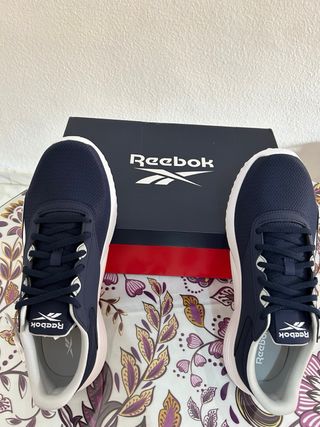 Deportivas Reebok Azul Marino y Rojas 