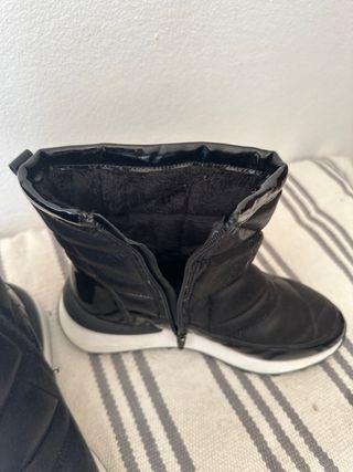 Botines negros suela blanca