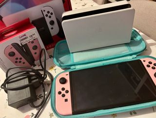 Nintendo Switch OLED + joycons rosa + custodia + dock