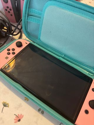 Nintendo Switch OLED + joycons rosa + custodia + dock