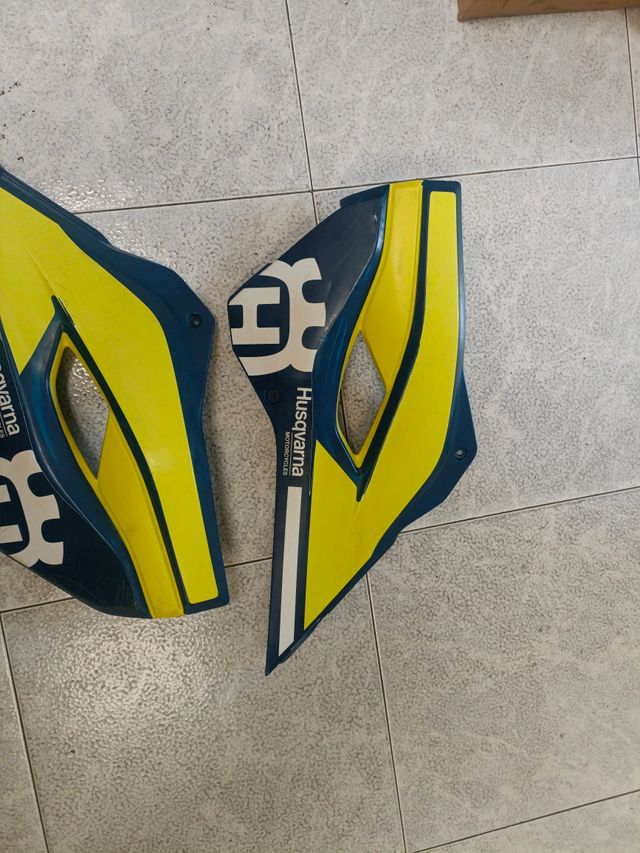 Plásticos laterales Husqvarna Husaberg