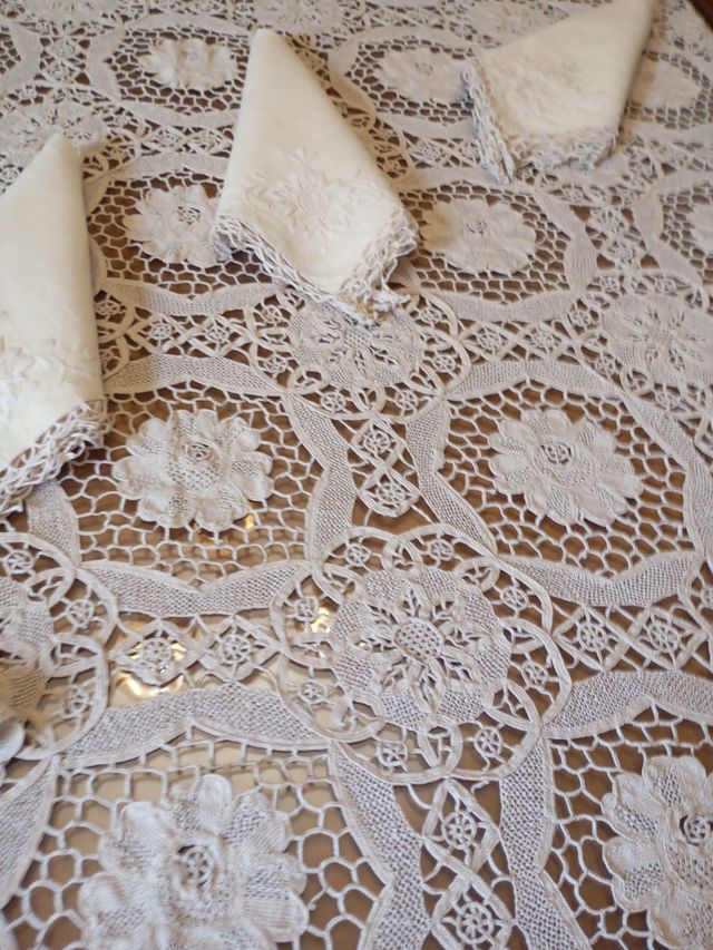 Mantelería encaje Burano hecha a mano