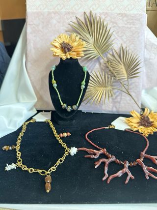 Collar hecho a mano perlas y piedras