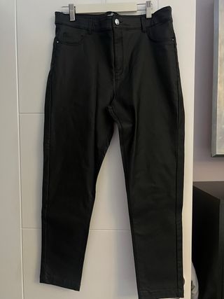 Pantalón encerado negro