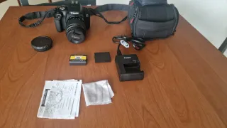 Canon 2000D Reflex + Borsa + Caricabatterie