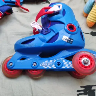 Patines Oxelo niño 28-30
Dos cascos y protecciones
