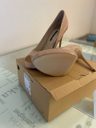 Zapatos Zara charol nude Talla 40