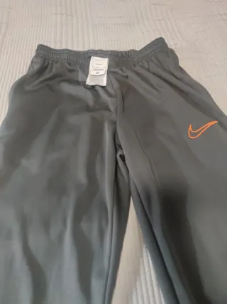 Pantalón chándal Nike gris talla S