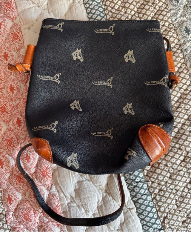 Dos bolsos no son marca Potro