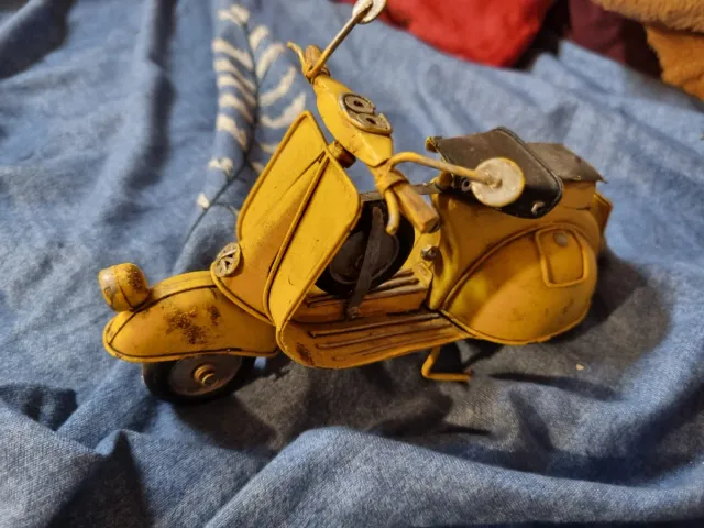 Vespa Vintage Decoração Amarelo