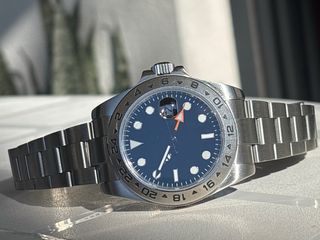 Reloj Automático con GMT apto para viajar a zonas