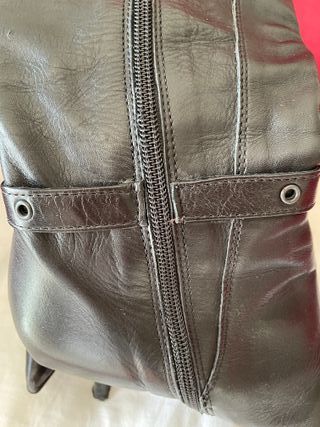 Stivali in pelle nera con tacco