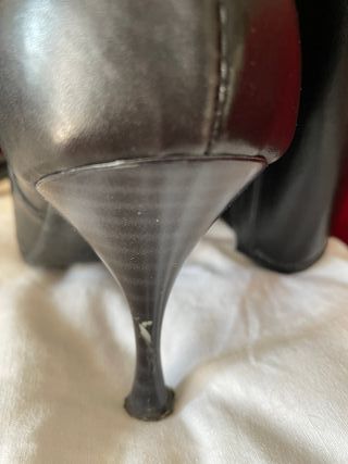 Stivali in pelle nera con tacco