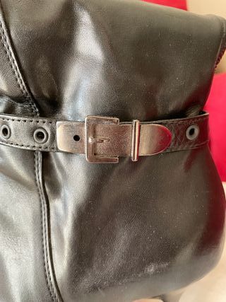 Stivali in pelle nera con tacco