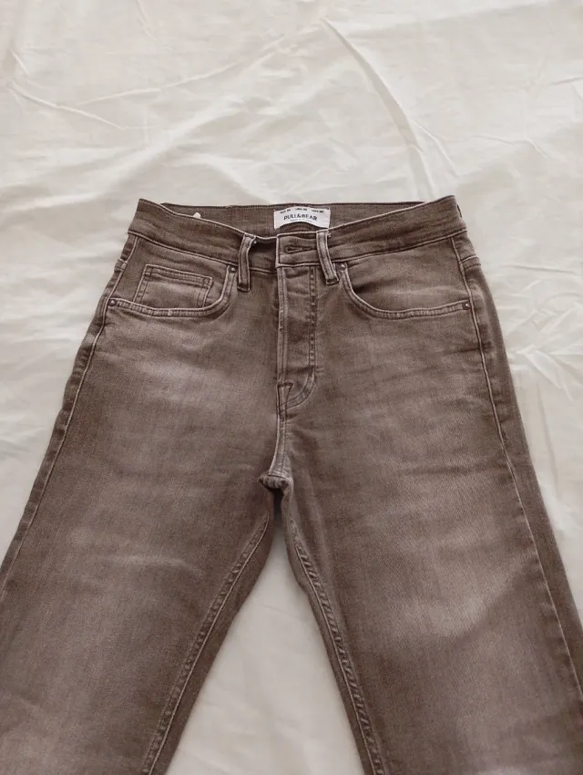 Pantalón Pull and Bear Talla 38. Nuevo
