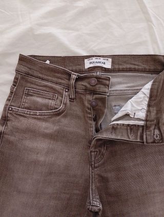 Pantalón Pull and Bear Talla 38. Nuevo