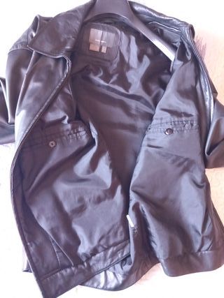 Cazadora de cuero negra