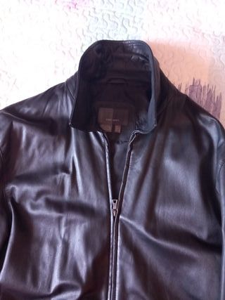 Cazadora de cuero negra