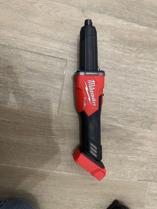 Amoladora Recta Milwaukee FUEL M18