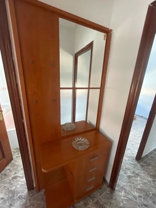 Recibidor con espejo y cajones