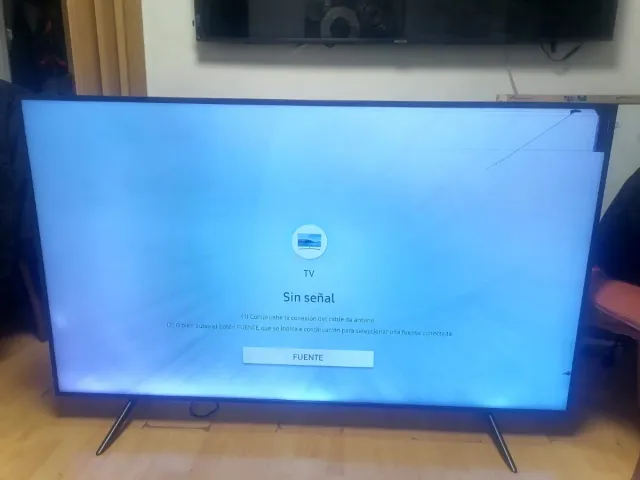 Samsung Smart TV Negra 65 pulgadas pantalla rota.