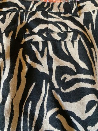 Pantaloni a fantasia zebra beige e neri