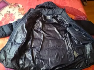 Abrigo Joluvi azul oscuro con capucha
