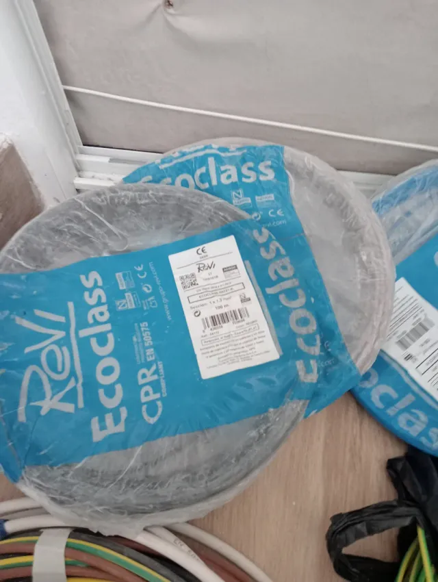 Cables eléctricos varios