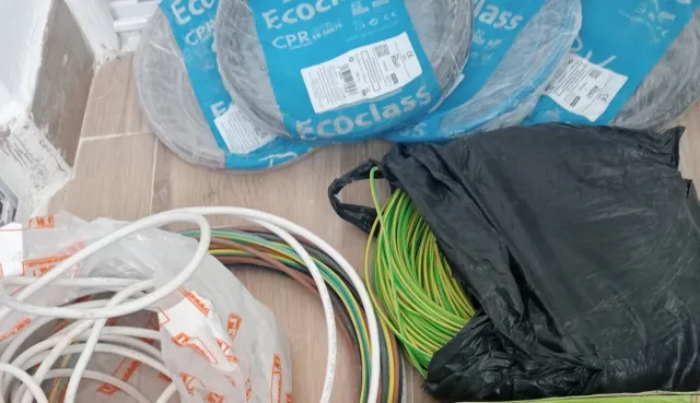 Cables eléctricos varios