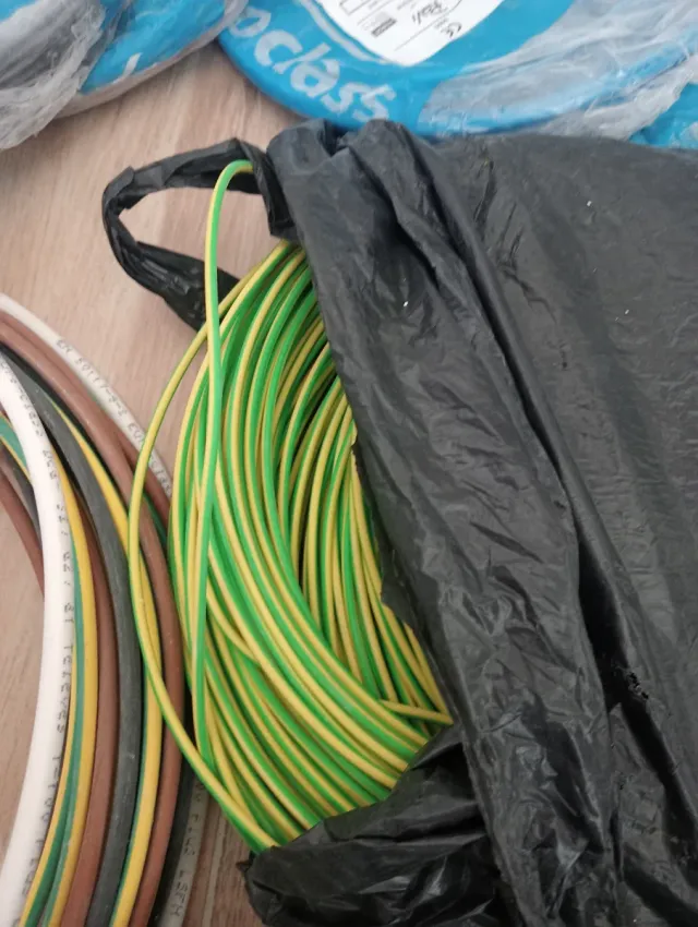 Cables eléctricos varios