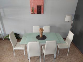 Mesa extensible con 6 sillas nuevas