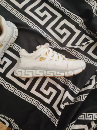 Scarpe Versace bianche e dorate