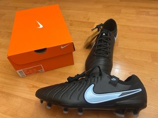 Botas de fútbol Nike Negras Talla 45.          