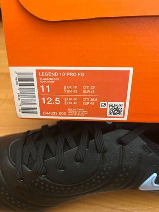 Botas de fútbol Nike Negras Talla 45.          