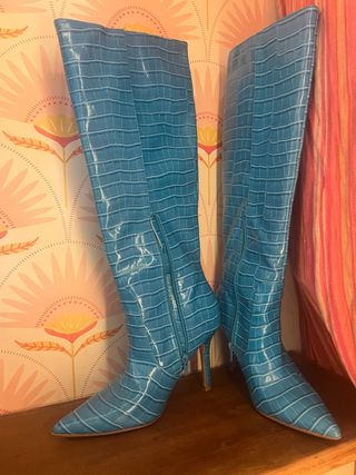 Botas altas efecto cocodrilo azul