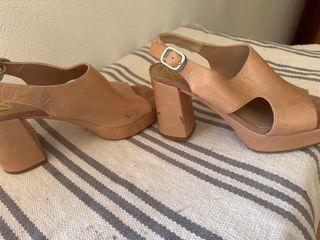 Sandalias tacón beige