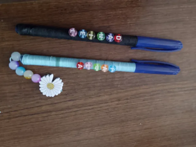 Bolígrafos decorados con abalorios