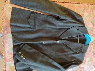 Traje chaqueta y falda gris