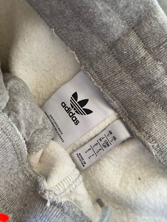 Pantalón deportivo Adidas gris
