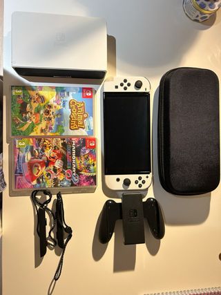 Nintendo Switch OLED + 2 giochi.